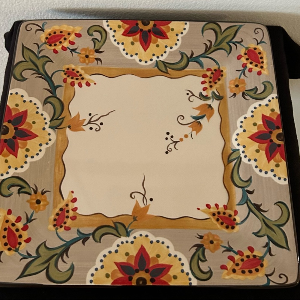 10.5” Tabletop Gallery “Odessa” square plate